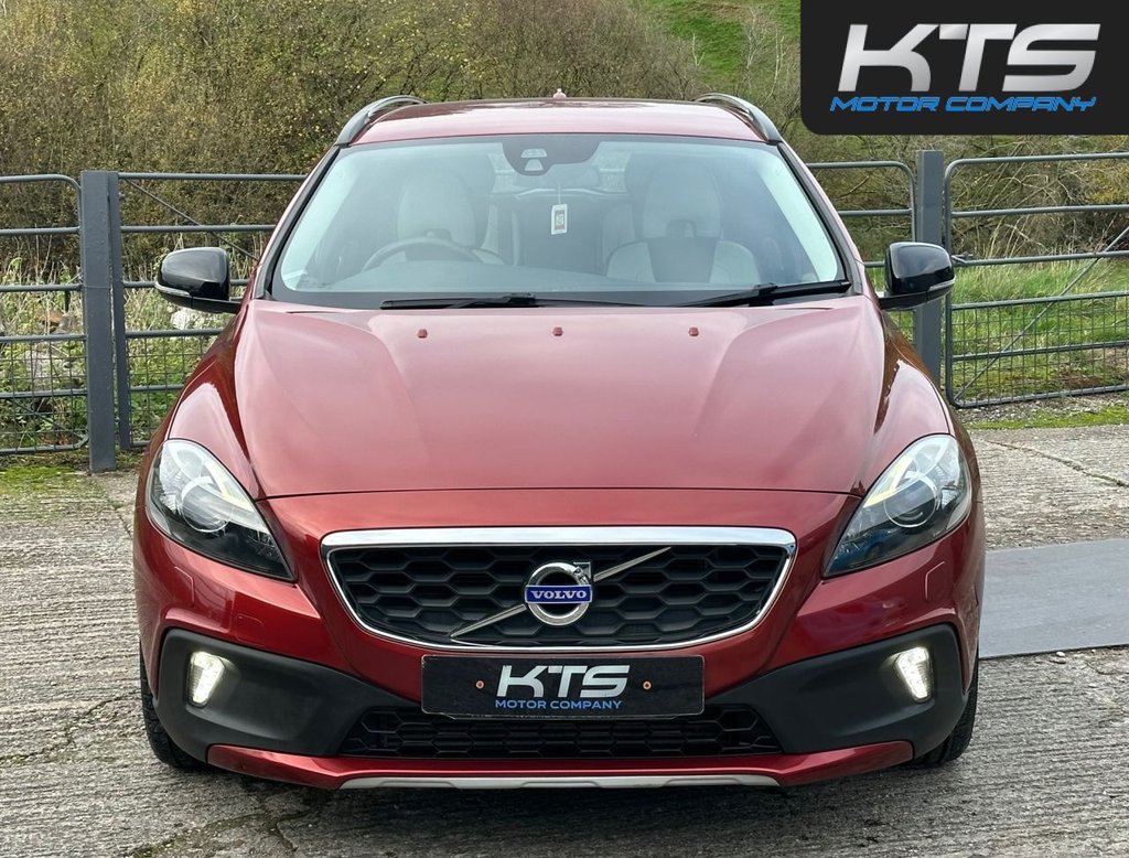 Used Volvo V40 2014 for sale - 76900294: Photo 2