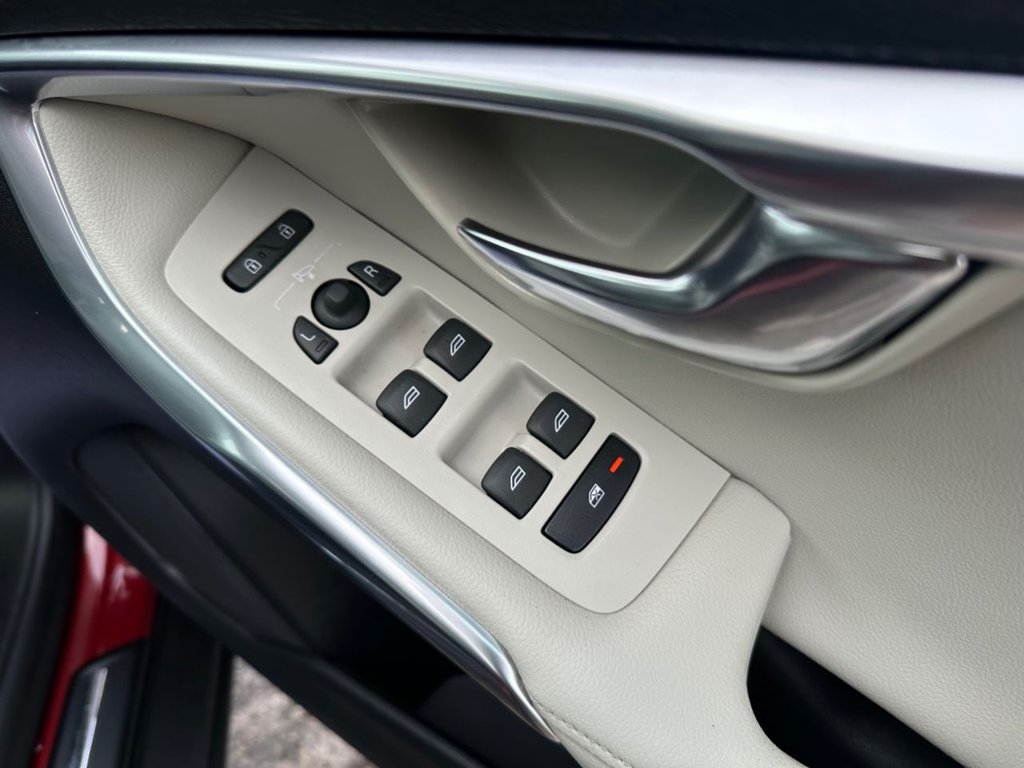 Used Volvo V40 2014 for sale - 76900294: Photo 32