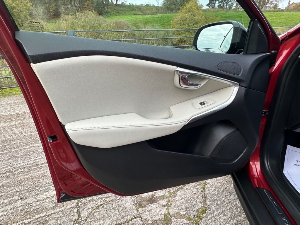 Used Volvo V40 2014 for sale - 76900294: Photo 34