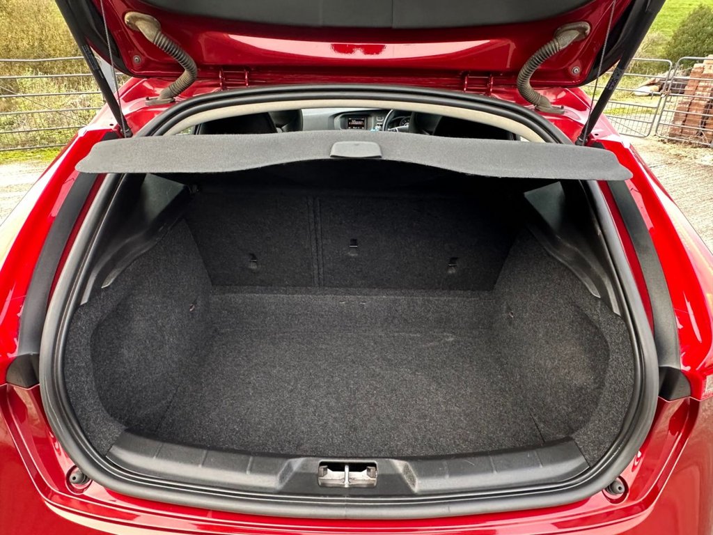 Used Volvo V40 2014 for sale - 76900294: Photo 35