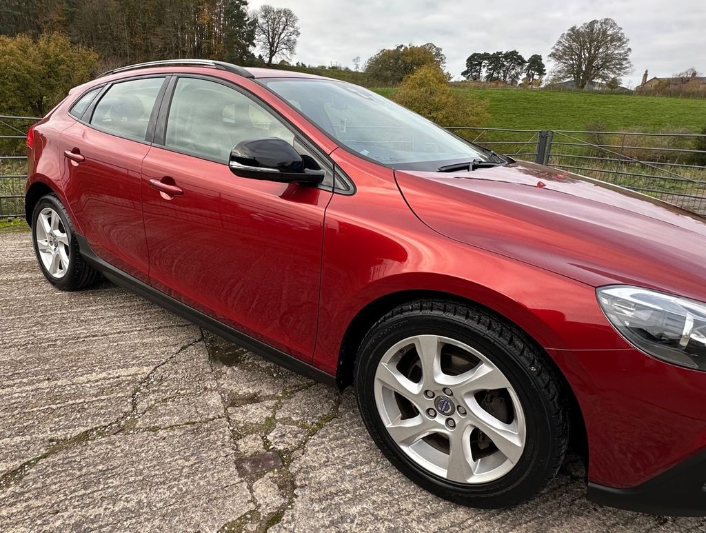 Used Volvo V40 2014 for sale - 76900294: Photo 37