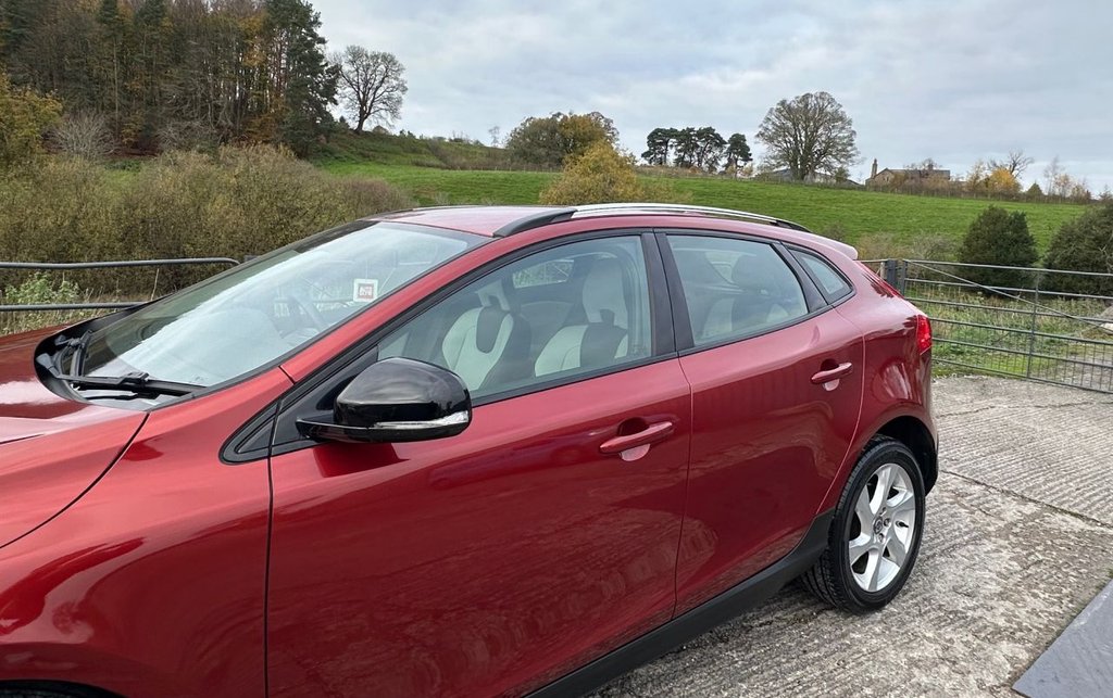 Used Volvo V40 2014 for sale - 76900294: Photo 9