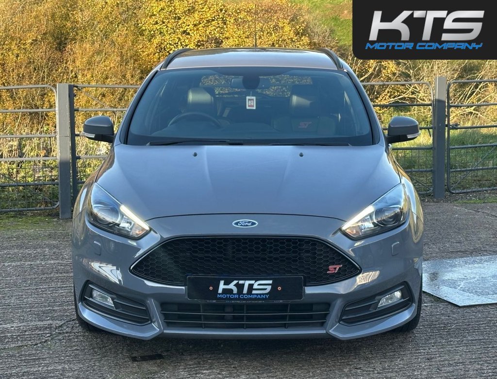 Used Ford Focus 2017 for sale - 76569949: Photo 2