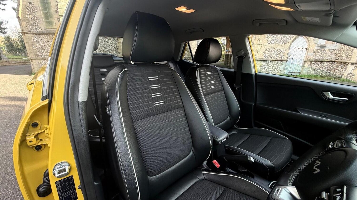 Used Kia Stonic 2023 for sale - 77247404: Photo 27