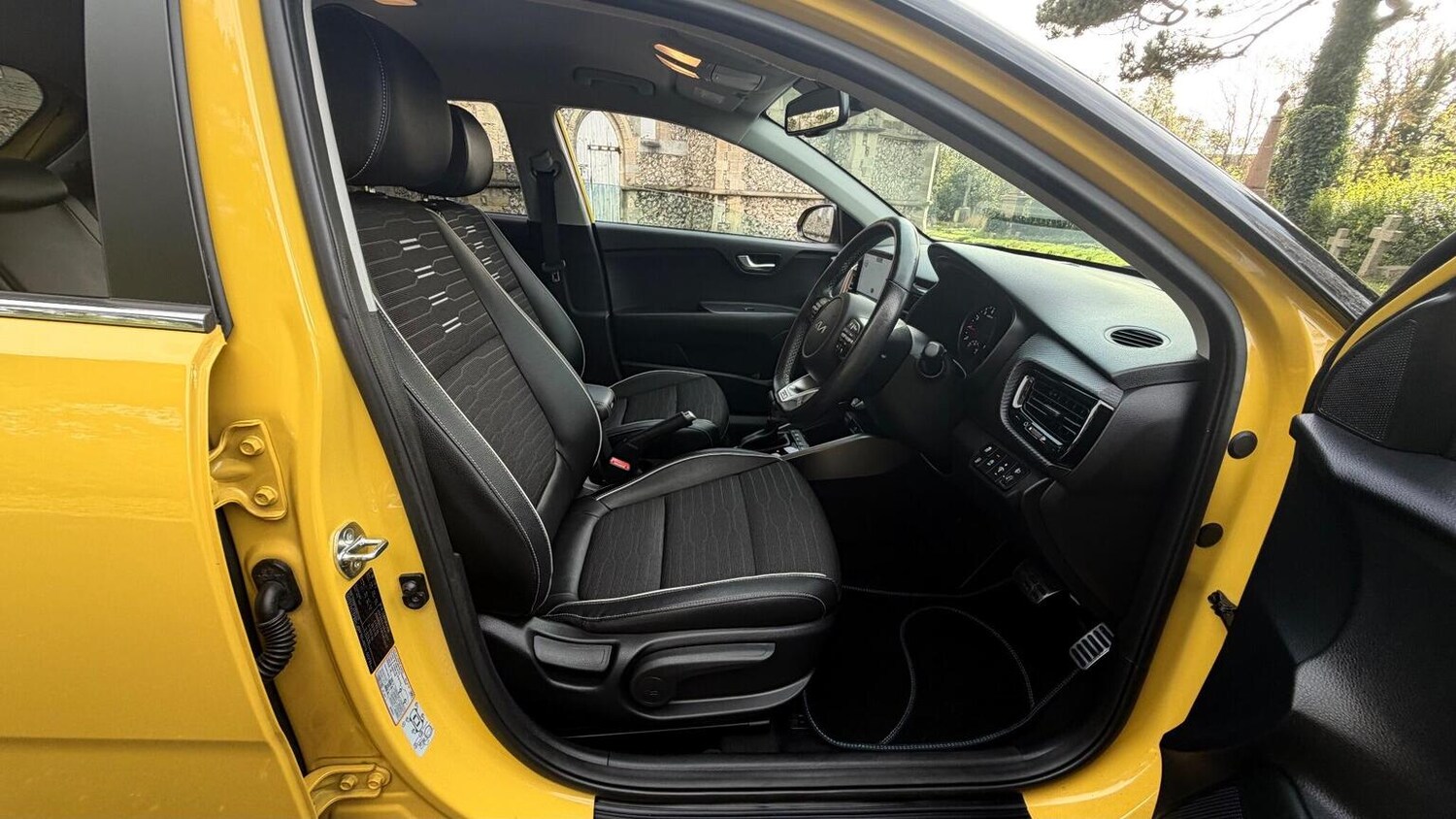 Used Kia Stonic 2023 for sale - 77247404: Photo 29