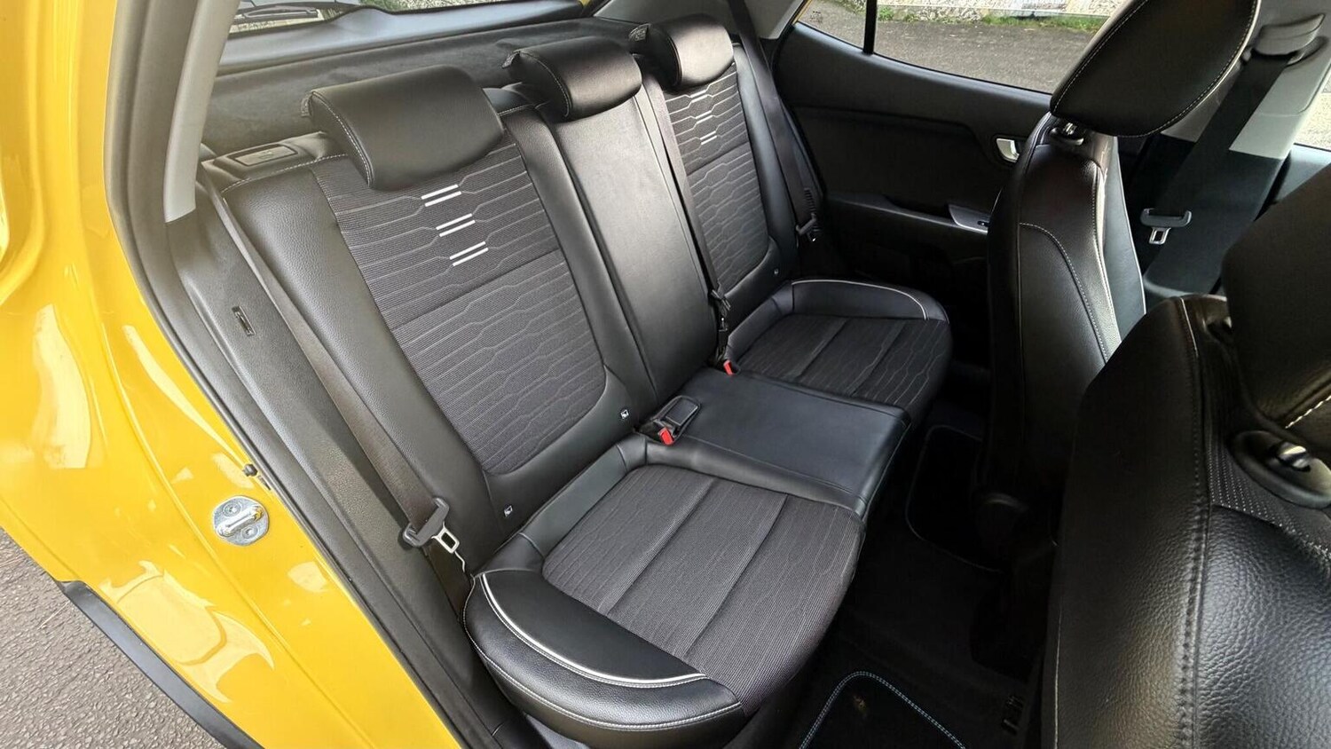 Used Kia Stonic 2023 for sale - 77247404: Photo 32