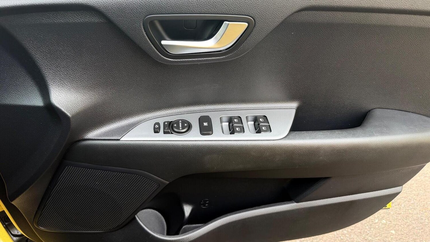 Used Kia Stonic 2023 for sale - 77247404: Photo 40