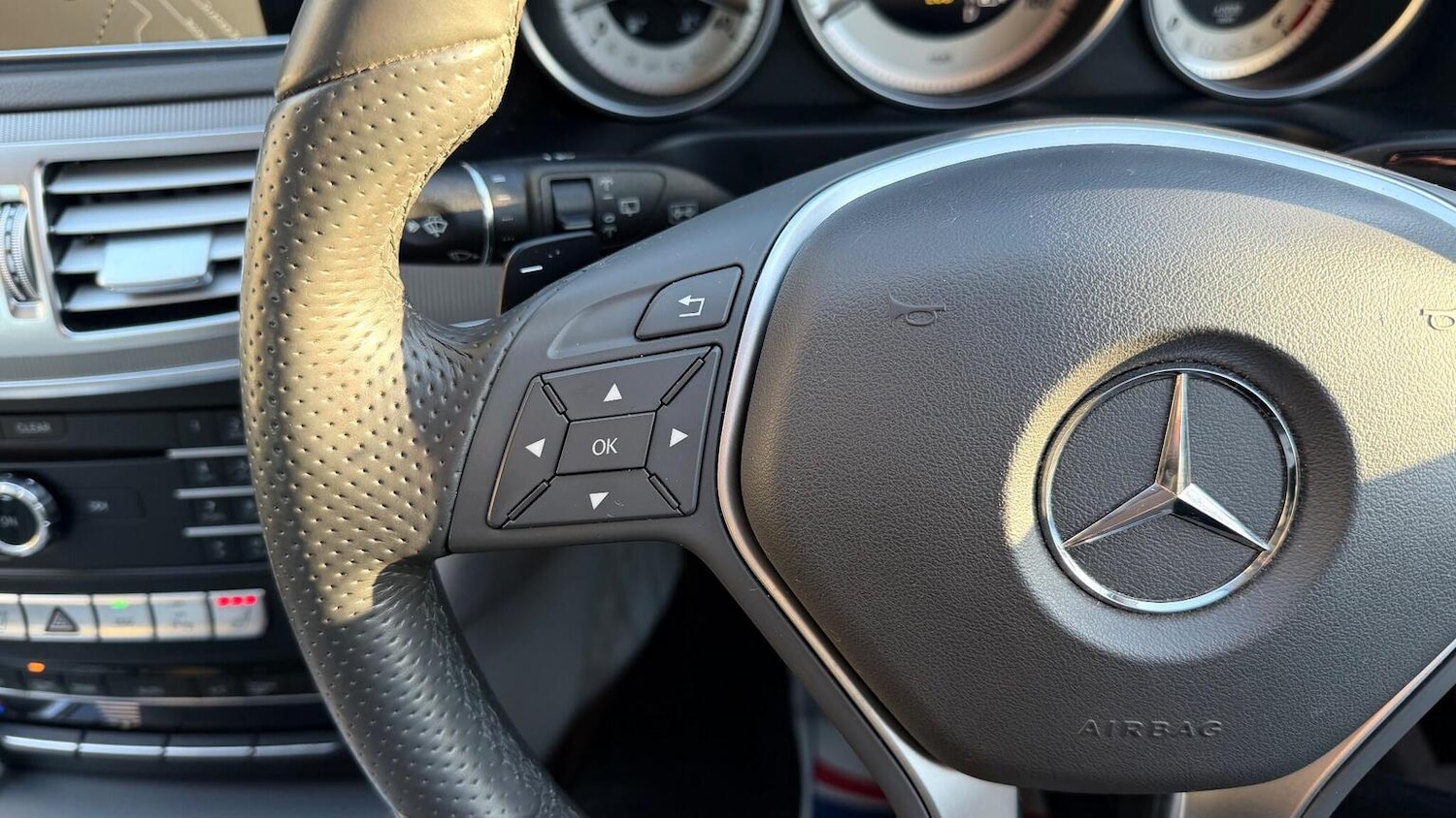 Used Mercedes-Benz E Class 2015 for sale - 77247411: Photo 45