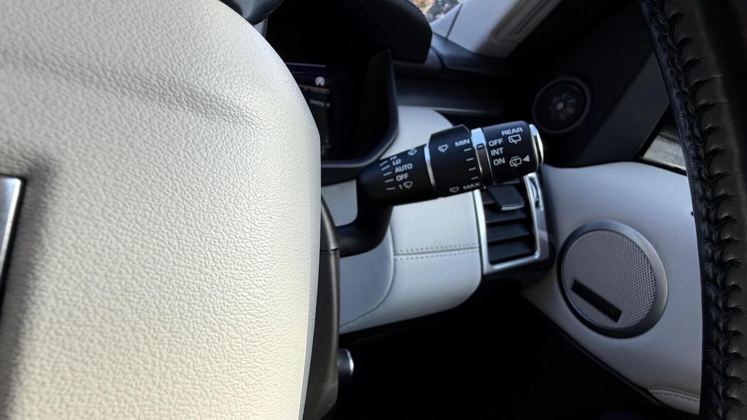 Used Land Rover Discovery 2018 for sale - 77247408: Photo 44