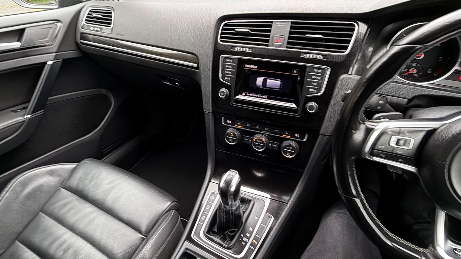 Used Volkswagen Golf 2014 for sale - 77247400: Photo 26