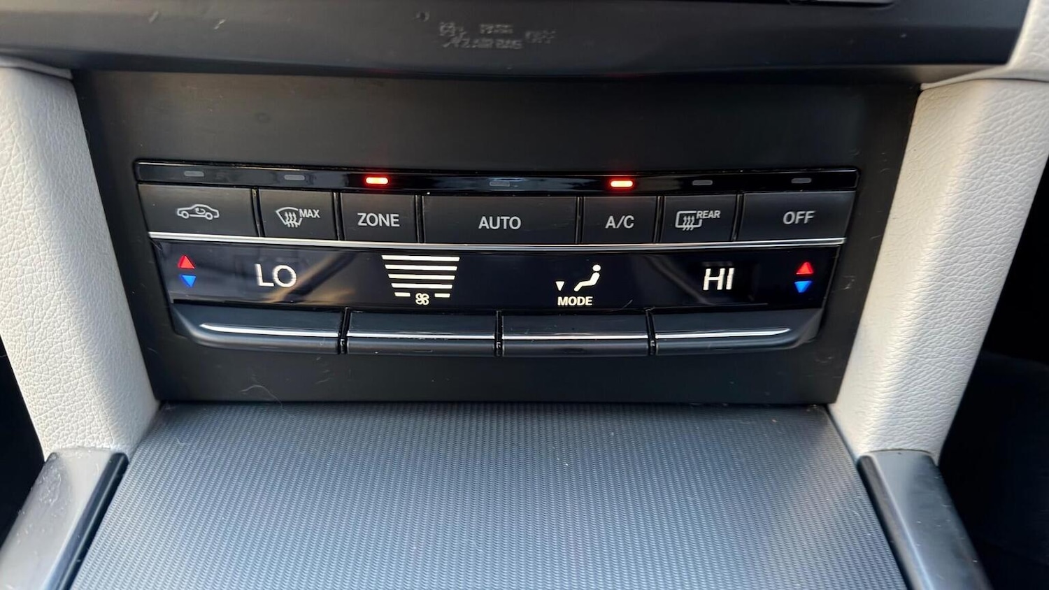 Used Mercedes-Benz E Class 2015 for sale - 77391941: Photo 40