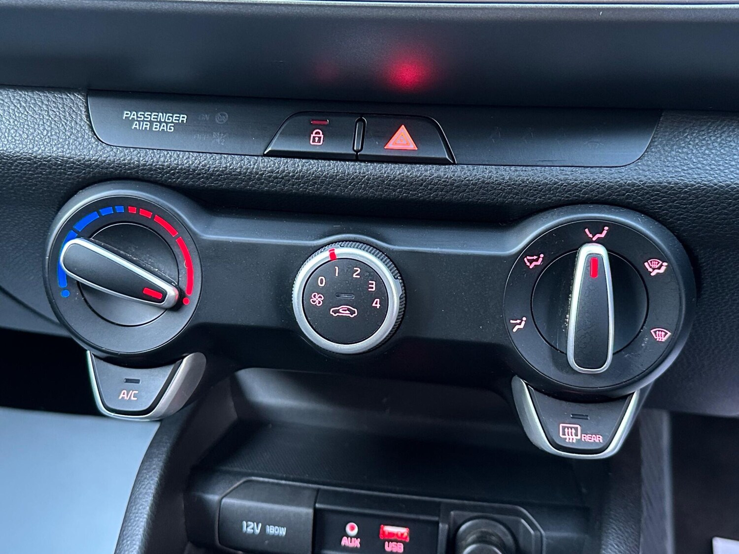 Used Kia Stonic 2019 for sale - 77346488: Photo 61