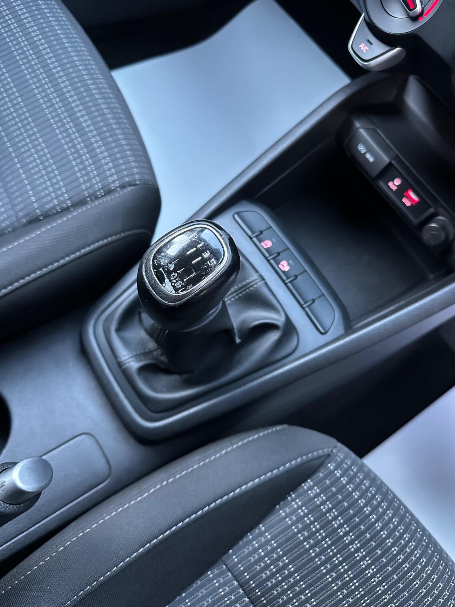 Used Kia Stonic 2019 for sale - 77346488: Photo 64