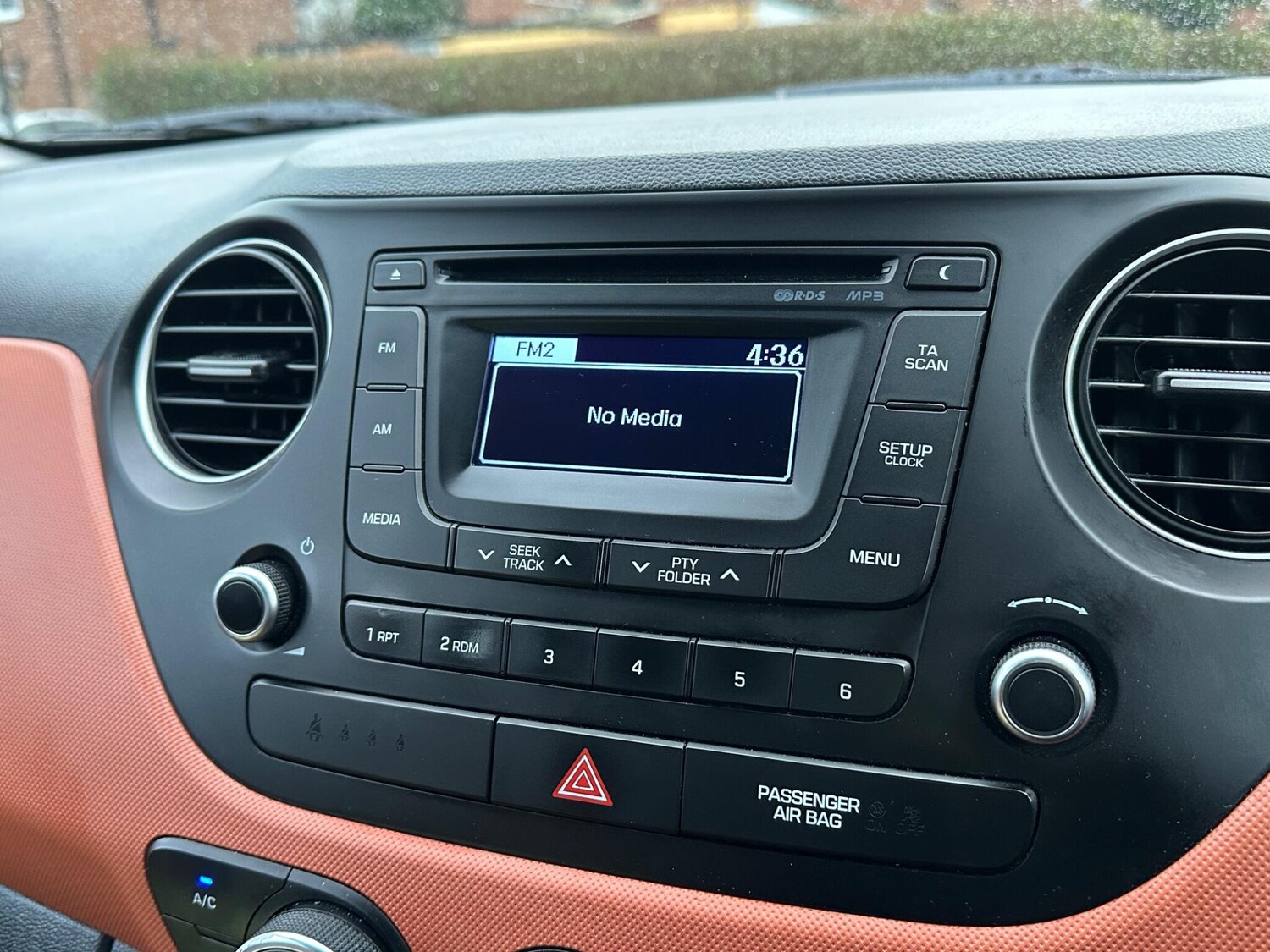 Used Hyundai i10 2014 for sale - 77346479: Photo 61