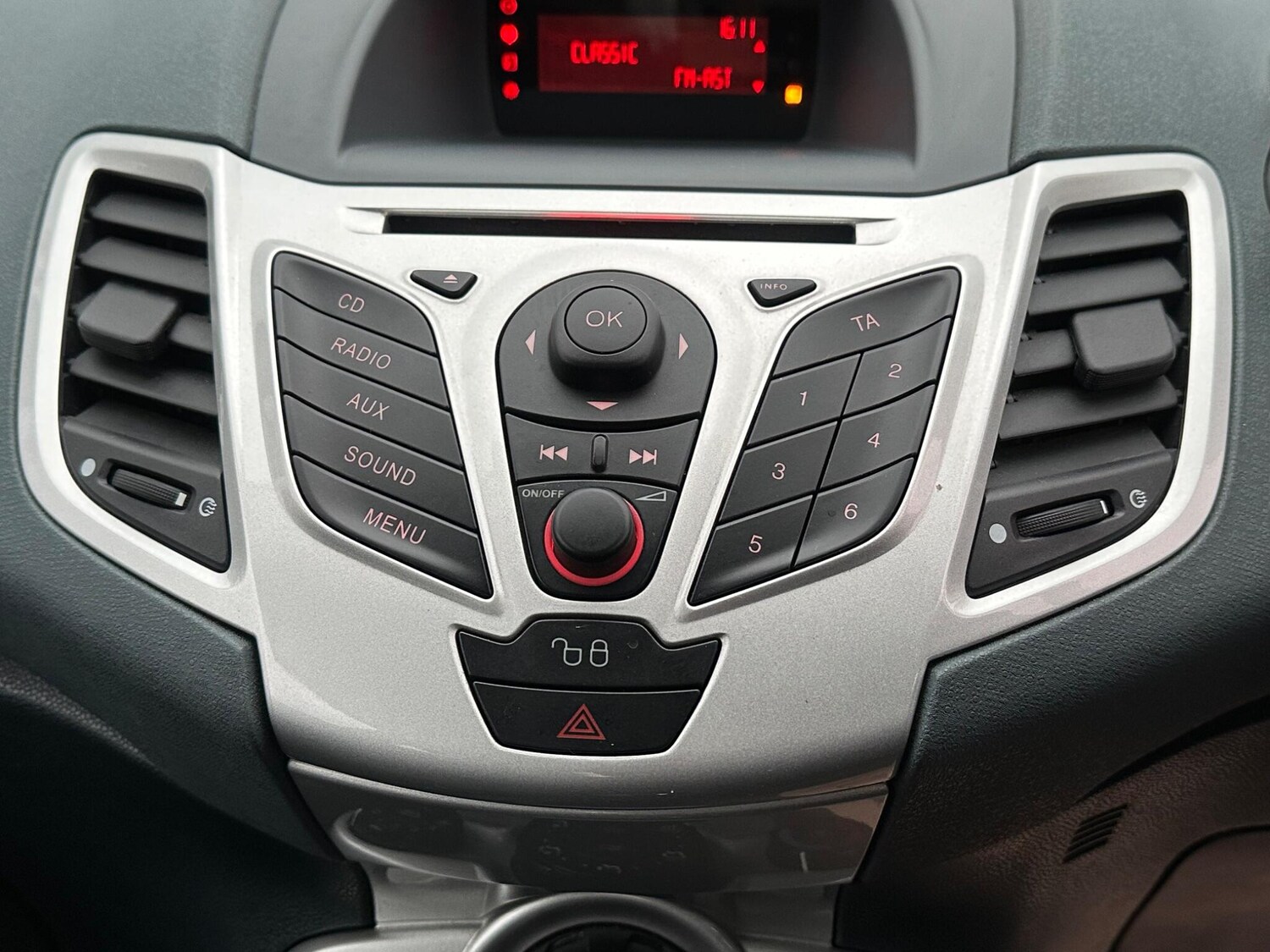 Used Ford Fiesta 2010 for sale - 77387431: Photo 51