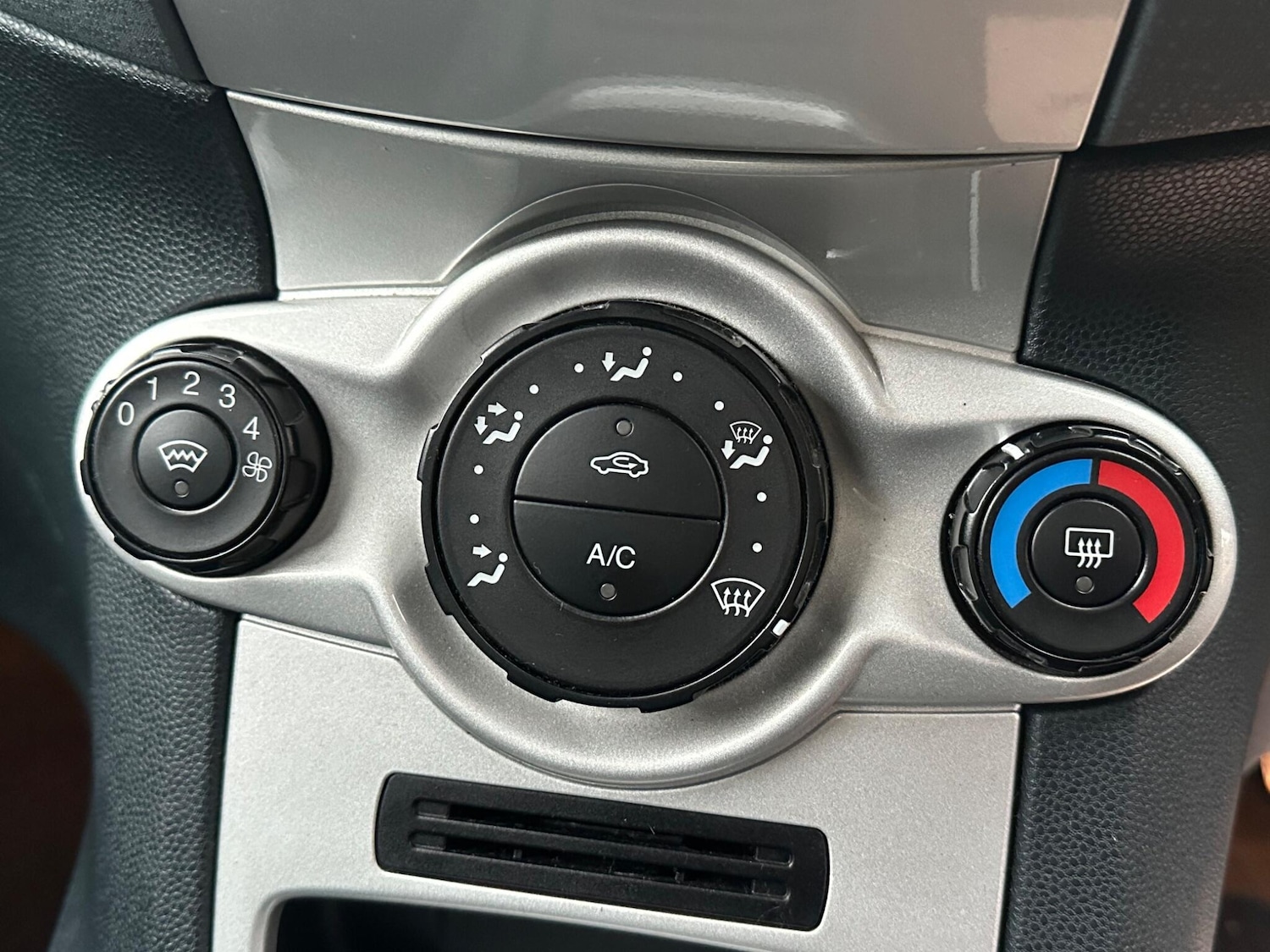 Used Ford Fiesta 2010 for sale - 77387431: Photo 52