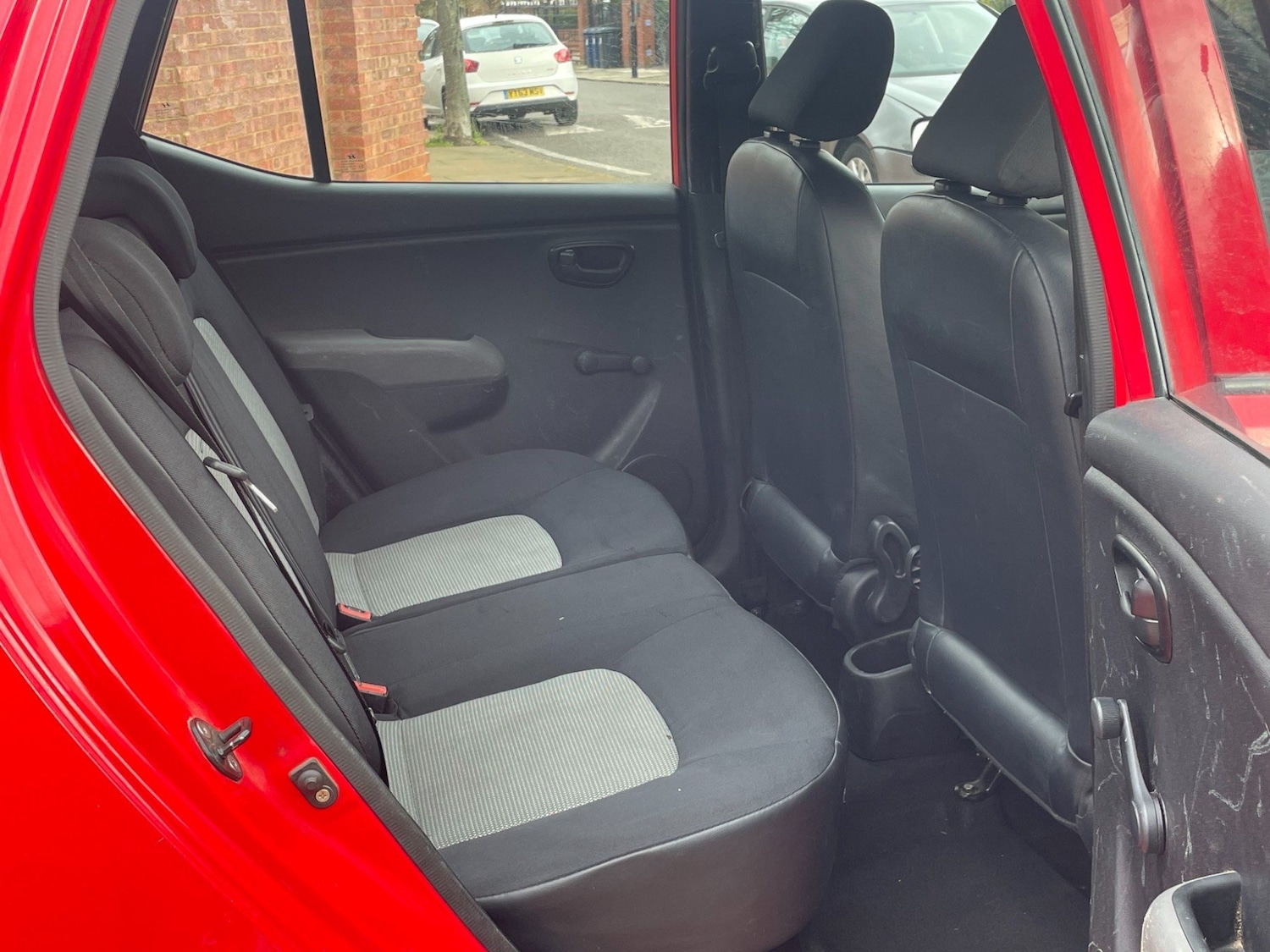 Used Hyundai i10 2010 for sale - 77346490: Photo 24