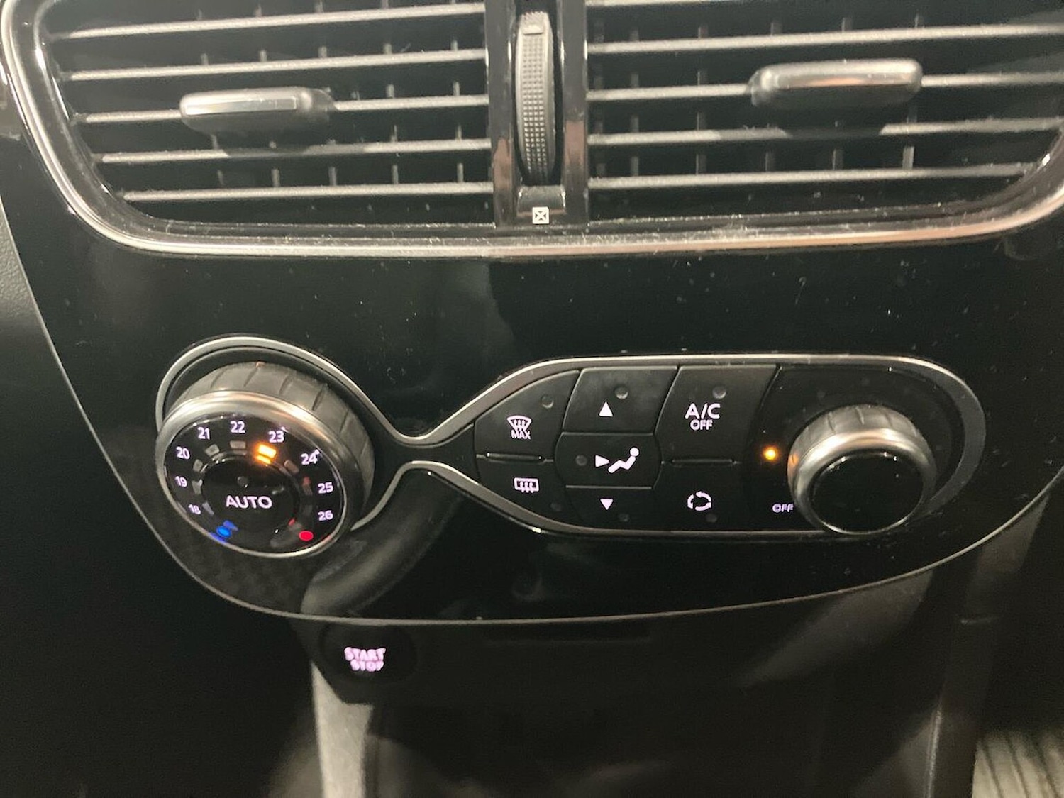 Used Renault Clio 2017 for sale - 77089983: Photo 14