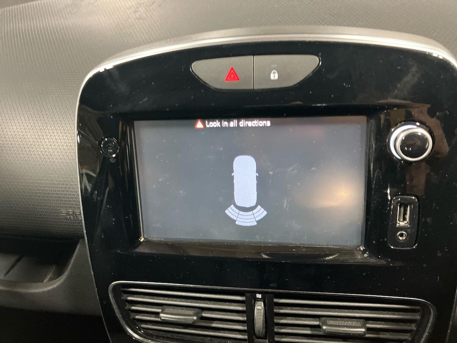 Used Renault Clio 2017 for sale - 77089983: Photo 23