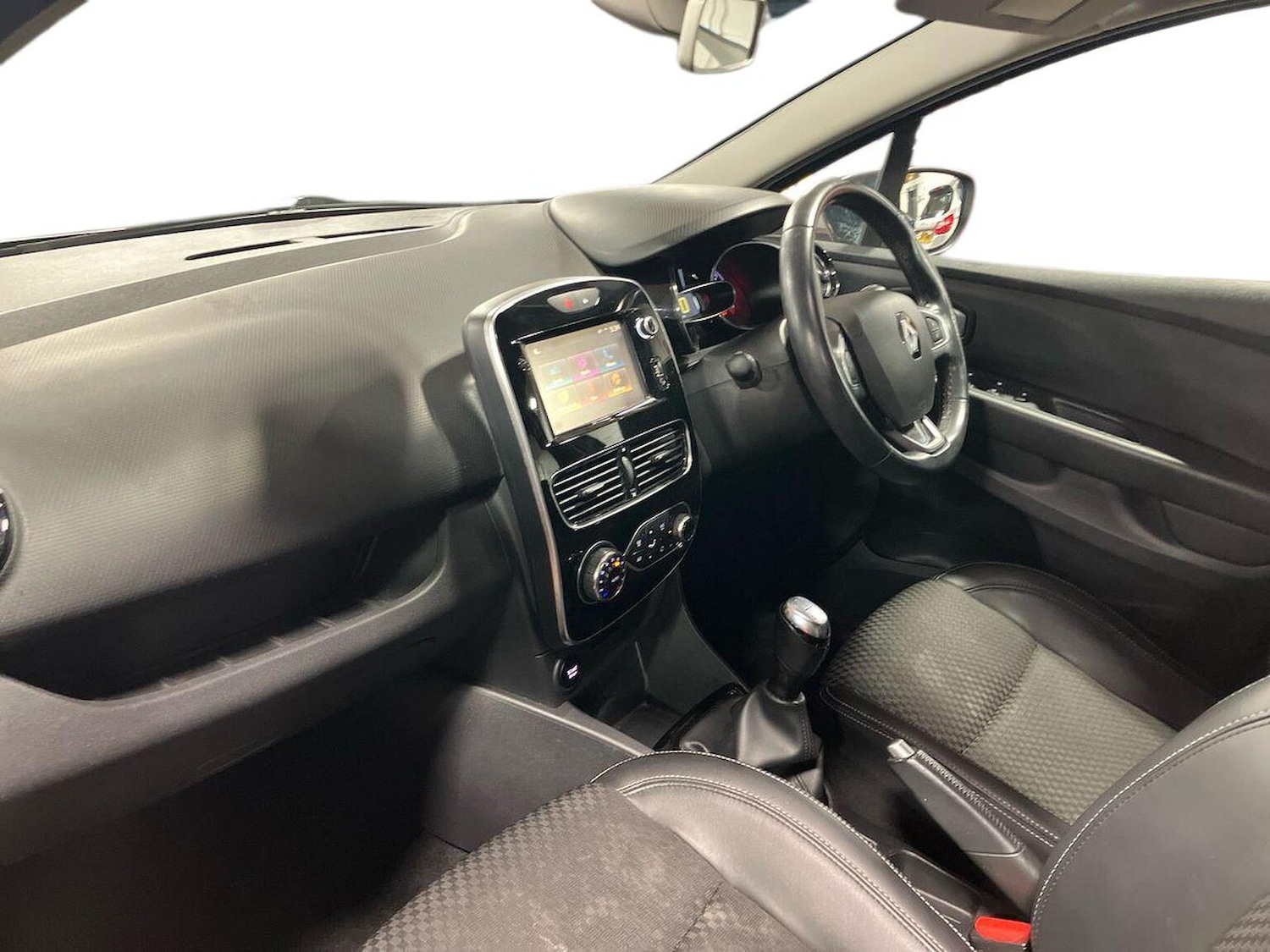 Used Renault Clio 2017 for sale - 77089983: Photo 9