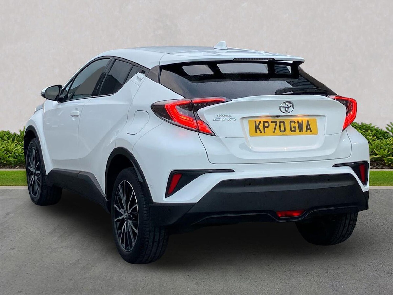 Used Toyota C-HR 2020 for sale - 76396936: Photo 2