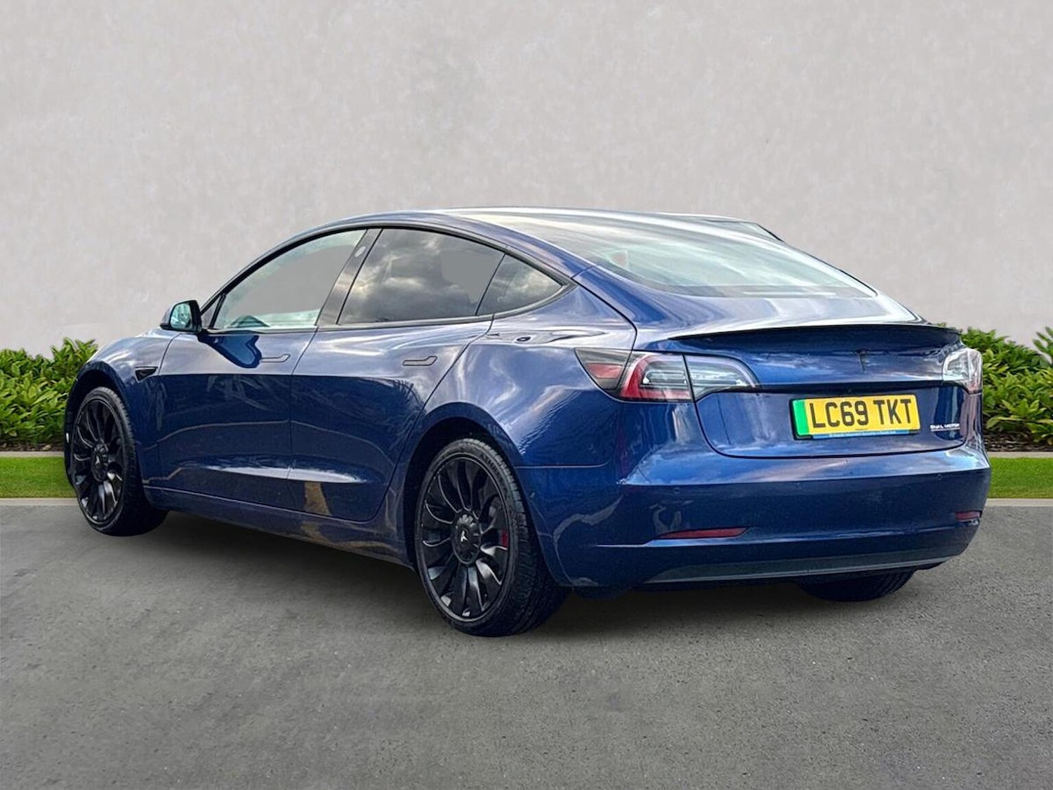 Used Tesla Model 3 2019 for sale - 76885013: Photo 2