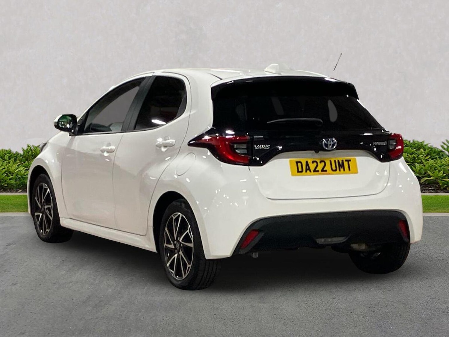 Used Toyota Yaris 2022 for sale - 76605594: Photo 2