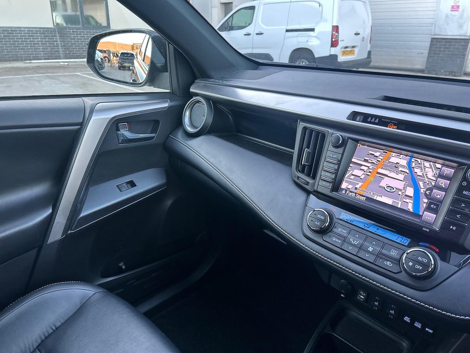 Used Toyota RAV4 2018 for sale - 76030336: Photo 13