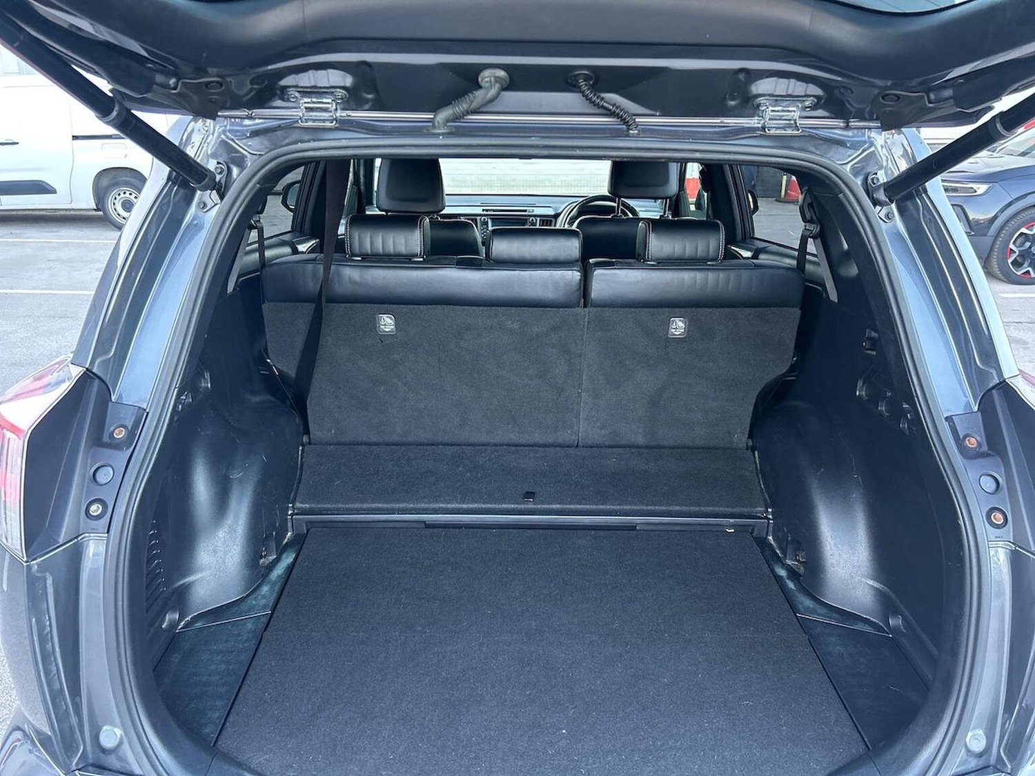 Used Toyota RAV4 2018 for sale - 76030336: Photo 17