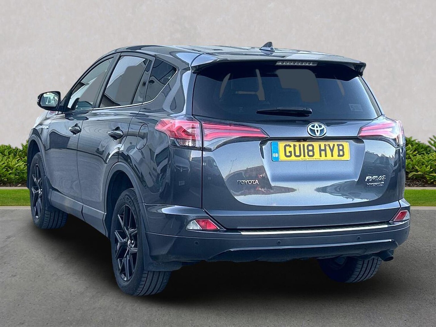 Used Toyota RAV4 2018 for sale - 76030336: Photo 2