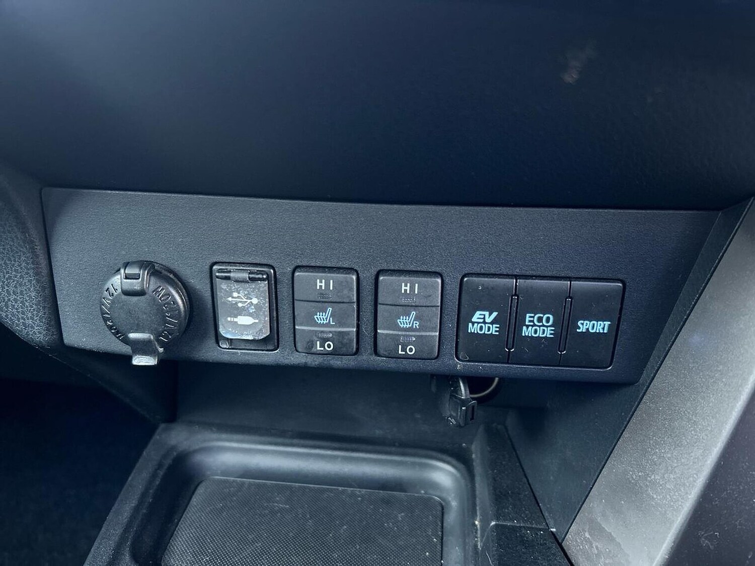 Used Toyota RAV4 2018 for sale - 76030336: Photo 25