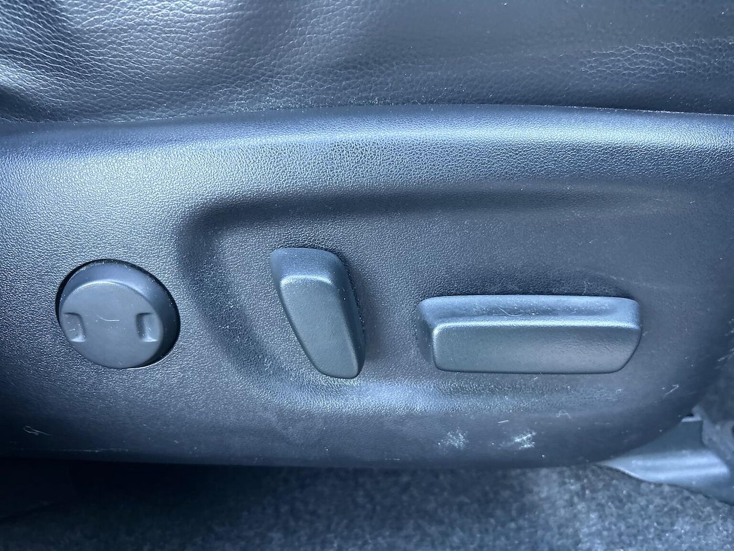 Used Toyota RAV4 2018 for sale - 76030336: Photo 30