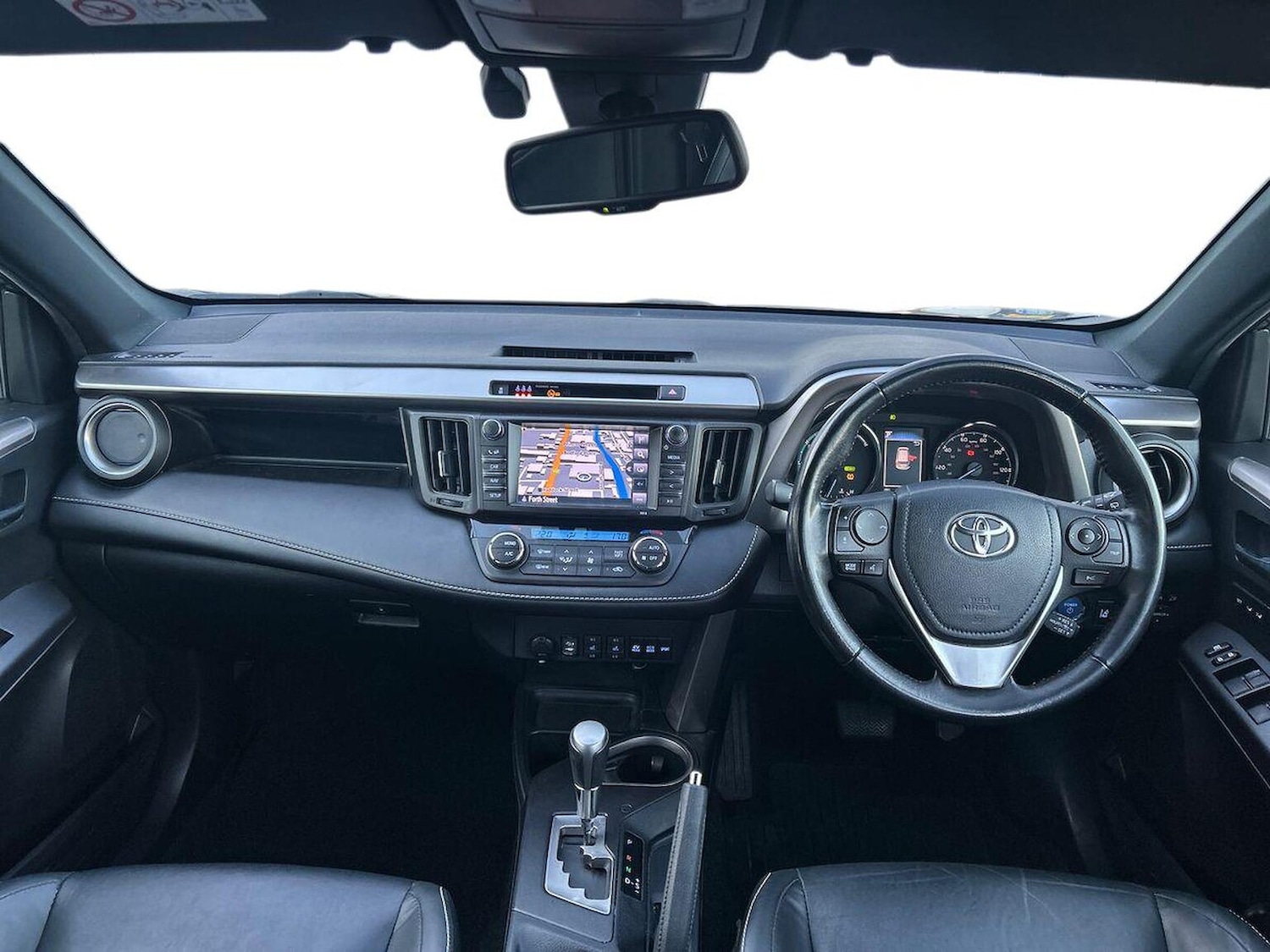 Used Toyota RAV4 2018 for sale - 76030336: Photo 8