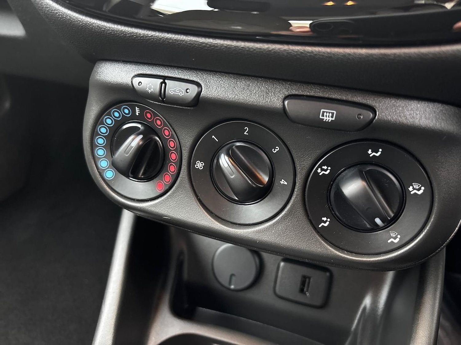 Used Vauxhall Corsa 2018 for sale - 76391760: Photo 12