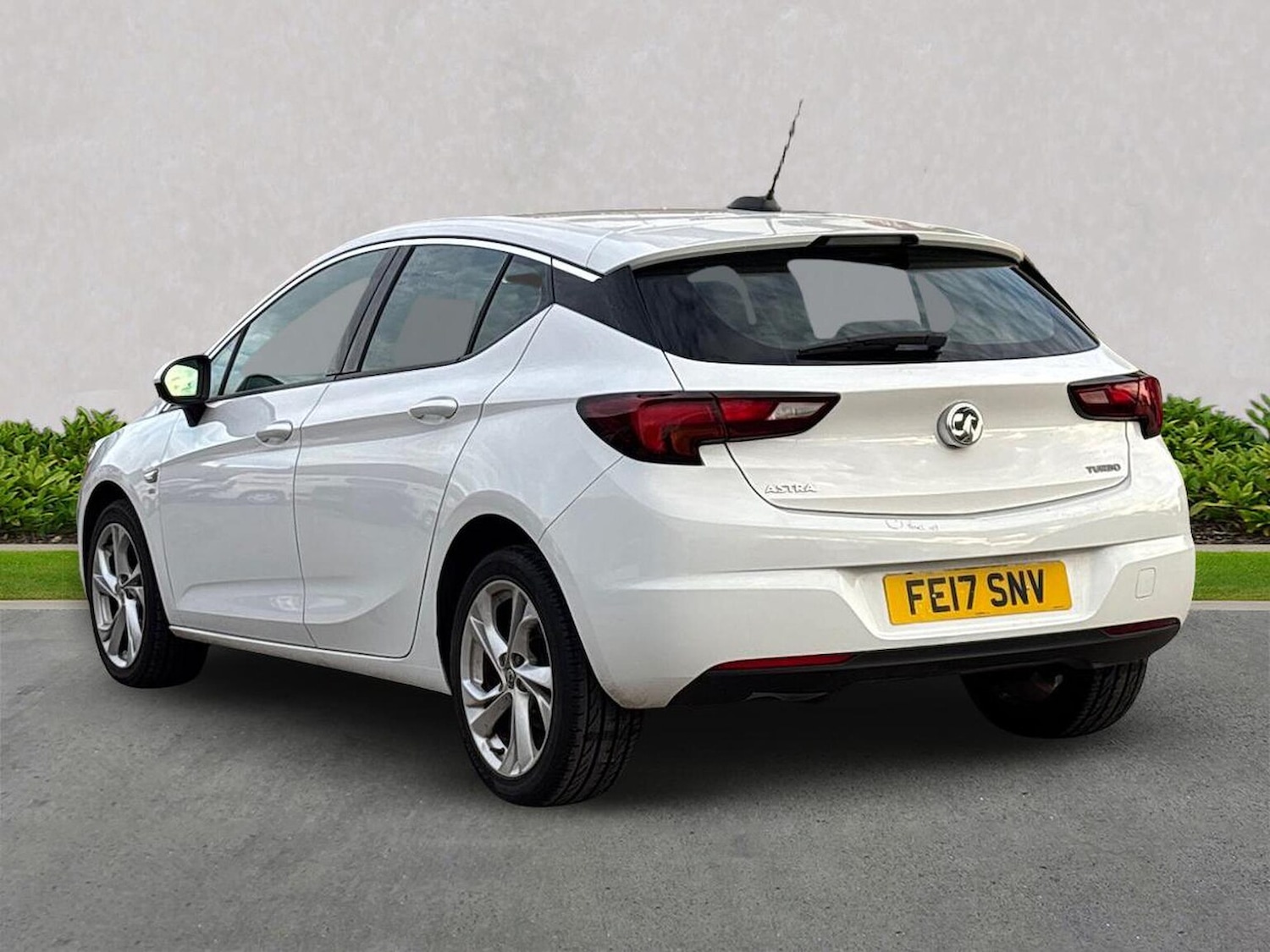Used Vauxhall Astra 2017 for sale - 76655913: Photo 2