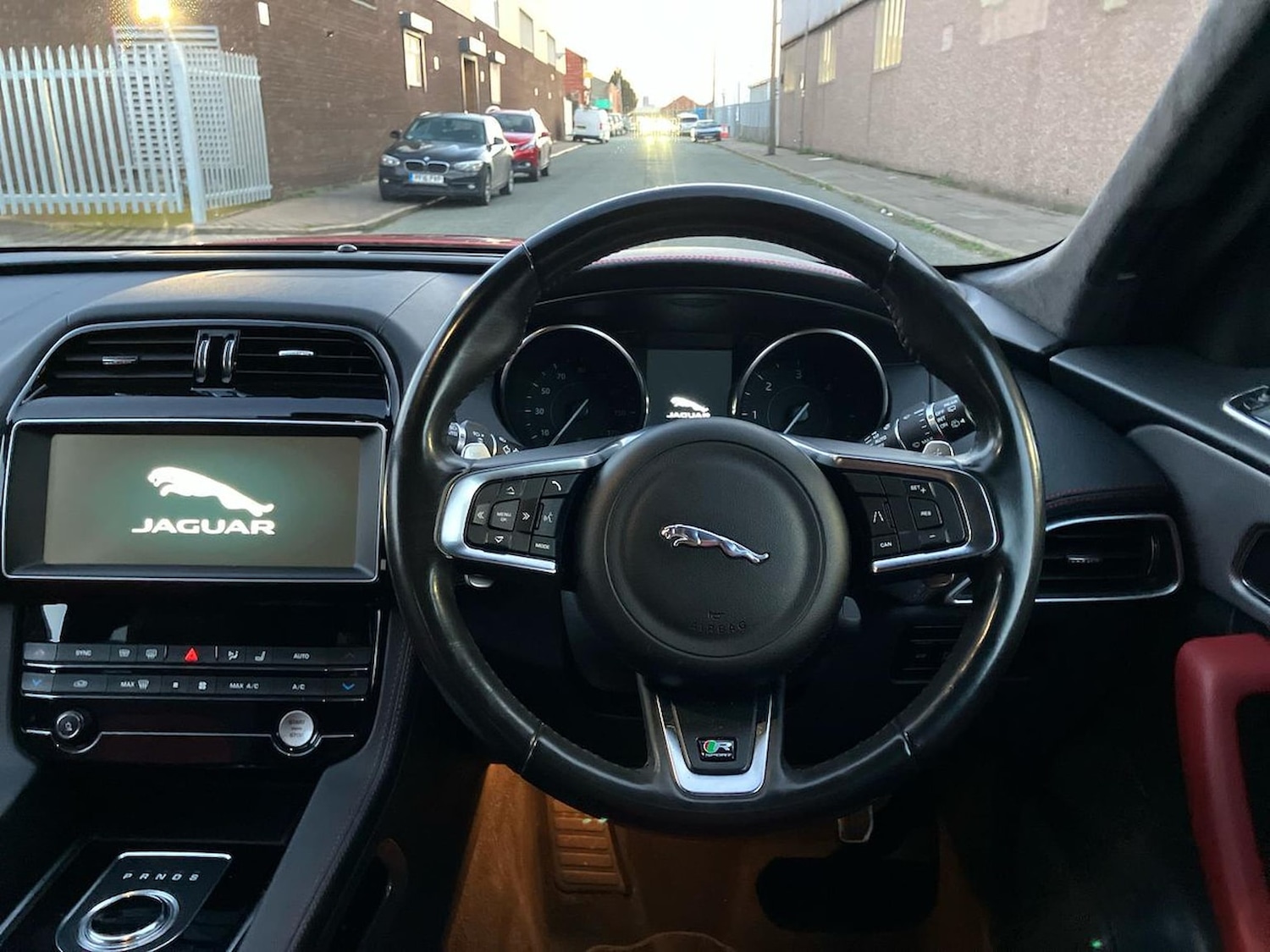 Used Jaguar F-Pace 2019 for sale - 76627941: Photo 9