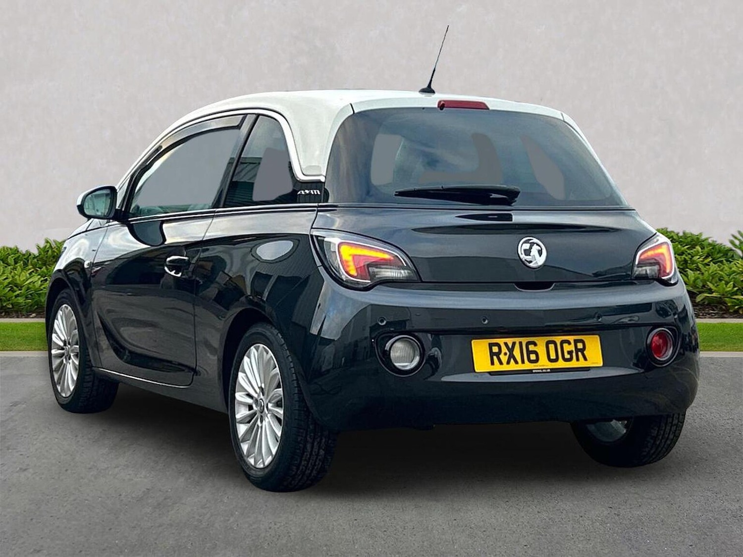 Used Vauxhall ADAM 2016 for sale - 77077368: Photo 2