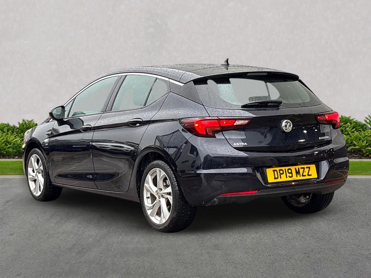 Used Vauxhall Astra 2019 for sale - 76762432: Photo 2