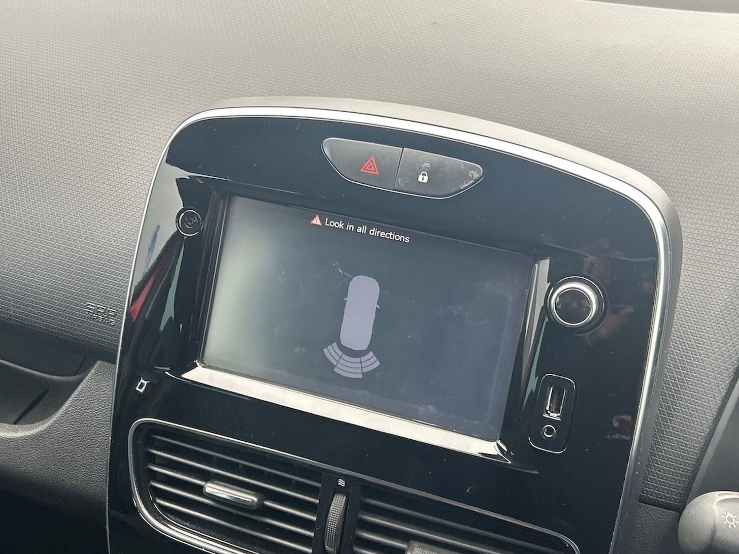 Used Renault Clio 2018 for sale - 78213676: Photo 23