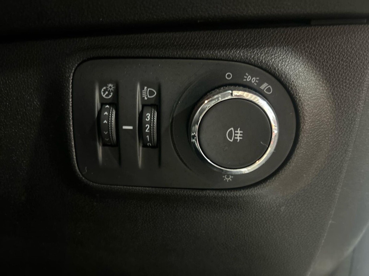 Used Vauxhall ADAM 2018 for sale - 77688085: Photo 22