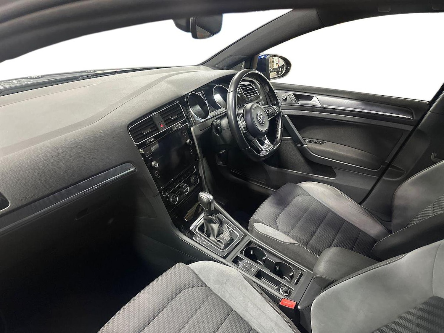 Used Volkswagen Golf 2019 for sale - 77056712: Photo 9