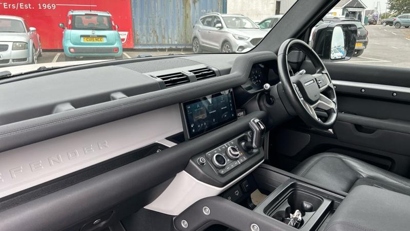 Used Land Rover Defender 2021 for sale - 76319343: Photo 6