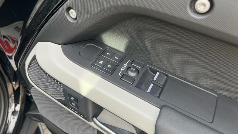 Used Land Rover Defender 2023 for sale - 77529217: Photo 30