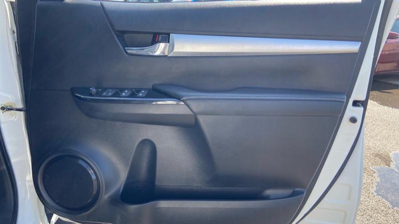 Used Toyota Hilux 2018 for sale - 76545326: Photo 38