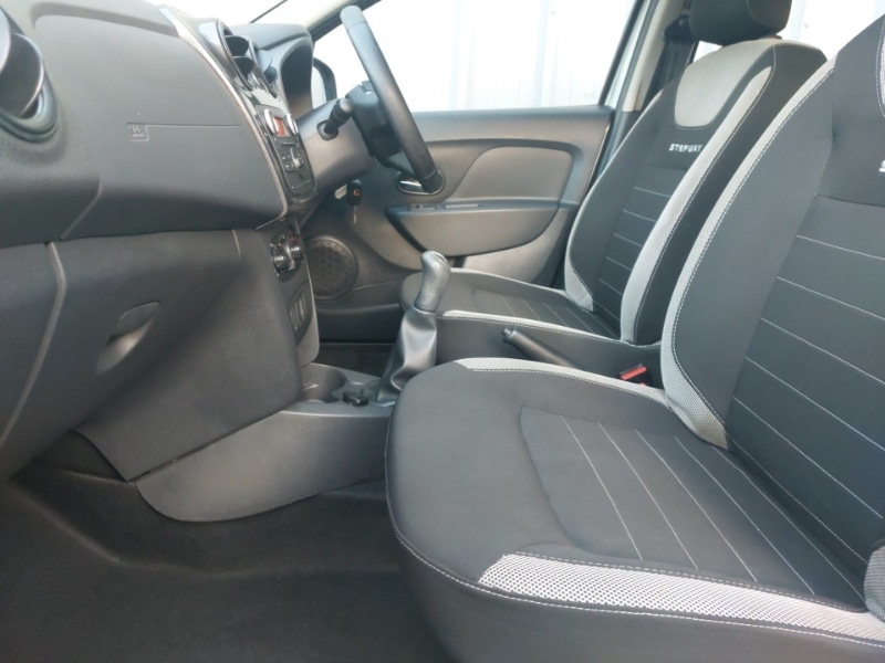 Used Dacia Sandero Stepway 2016 for sale - 76737305: Photo 5