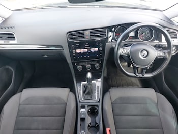 Used Volkswagen Golf 2017 for sale - 79153573: Photo