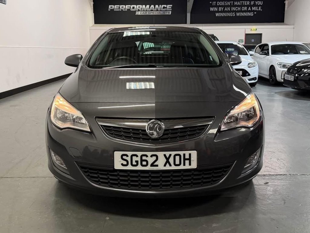 Used Vauxhall Astra 2012 for sale - 76772652: Photo 2