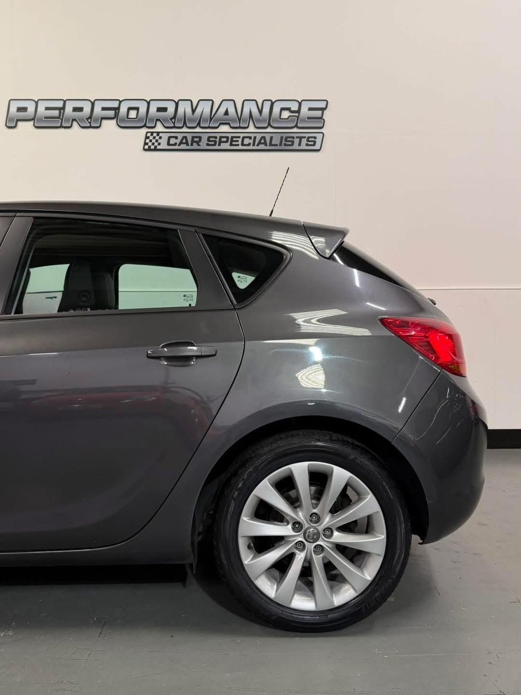 Used Vauxhall Astra 2012 for sale - 76772652: Photo 3