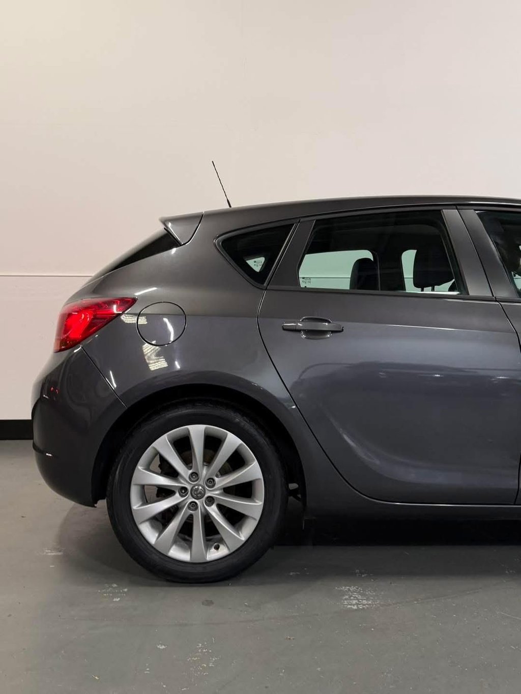 Used Vauxhall Astra 2012 for sale - 76772652: Photo 9