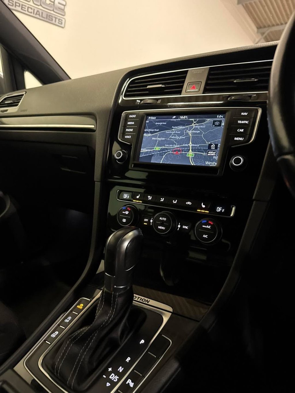 Used Volkswagen Golf 2017 for sale - 77463899: Photo 4